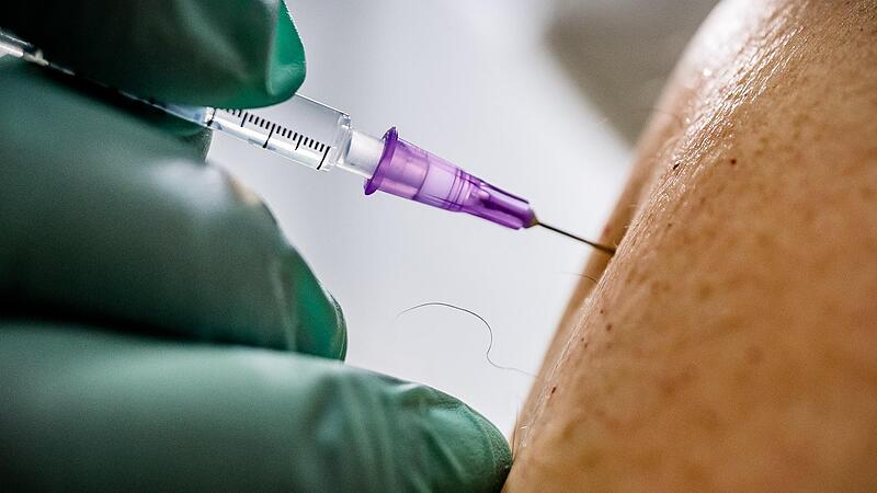 Neben dem Impfzentrum und den Arztpraxen impft nun auch ein Betrieb in Kronach, den das Gesundheitsministerium ausgewählt hat.