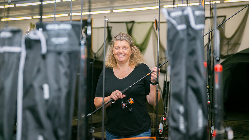 Anglerquelle EggolsheimForchheim & Fränkische Schweiz Carolin Sitzmann kennt in Franken jeder. Zumindest jeder gelegentliche und ambitionierte Sportfischer. Wir haben uns in ihrem Fachgeschäft Anglerquelle in Eggolsheim einmal umgesehen.