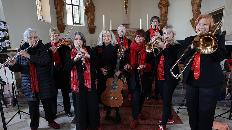 Das Damensalonorchester Cappuccino geht in den Ruhestand und verabschiedete sich in der Kirche in Neuenmarkt mit Fr&uuml;hlingsgef&uuml;hlen.