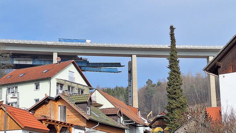 Stau vor Talbrücke Römershag auf Rhönautobahn A7 Stau vor Talbrücke Römershag auf Rhönautobahn A7