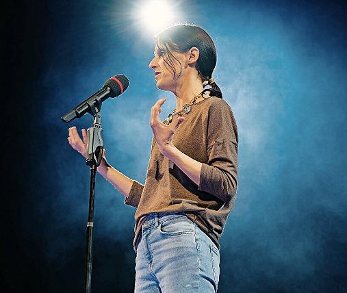 Sylvia Brunner moderiert den Abend.