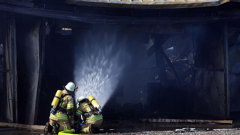 Maschinenhalle in Vollbrand