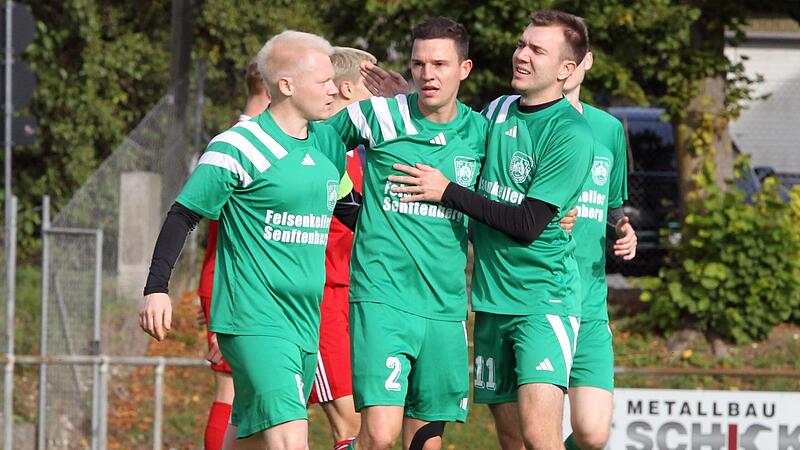 Die Gunzendorfer  jubeln nach dem 1:0 durch Nico Kramer (Mitte); links Pascal Lang und rechts Christian Ammon