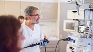 Der leitender Arzt Markus Hirschmann kann in der Endoskopie nun auf modernste Technik und zusätzliche diagnostische Möglichkeiten zurückgreifen. Der leitender Arzt Markus Hirschmann kann in der Endoskopie nun auf modernste Technik und zusätzliche diagnostische Möglichkeiten zurückgreifen.