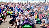 Auch für die kleinen Bulldog-Fahrer hatten die Dorfrocker bei ihrem Konzert in Brasilien ein Herz.