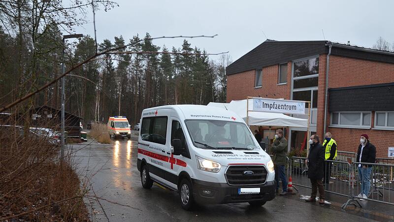 Hochbetrieb am Impfzentrum in Witzmannsberg vor genau zwei Jahren. Jetzt werden die letzten Spritzen gesetzt. Das Impfzentrum wird wieder Kulturhalle.