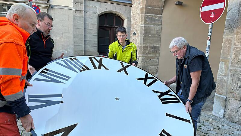 Sanierung der Uhr im Coburger Ketschentor