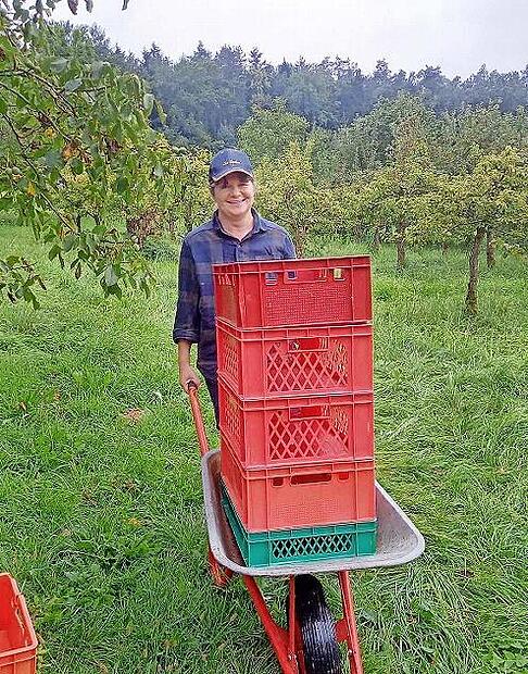Die Schweizerin Christiane hat eine Woche lang bei der Ernte fleißig mitgeholfen.