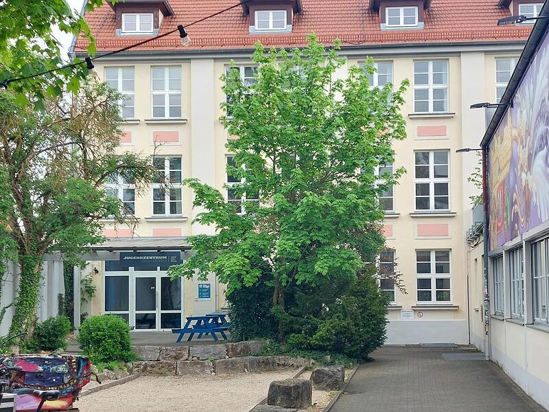 Im Jugendzentrum am Magaretendamm k&ouml;nnen sich junge Erwachsene k&uuml;nstlerisch, sportlich und kulinarisch austoben.