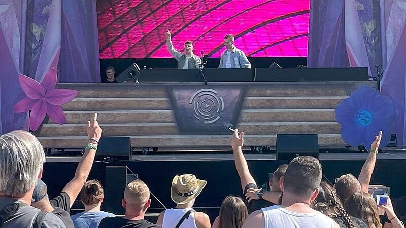 Open Beatz 2026 Gute Stimmung zum Festival-Auftakt. Das DJ-Duo Gestört aber Geil hat war am erstem Open Beatz Tag Teil des Nachmittagsprogramms.