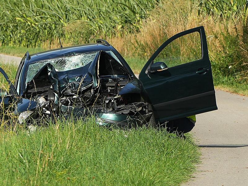 Motorradfahrer stirbt nach Zusammenstoß mit Auto auf B300 Motorradfahrer stirbt nach Zusammenstoß mit Auto auf B300