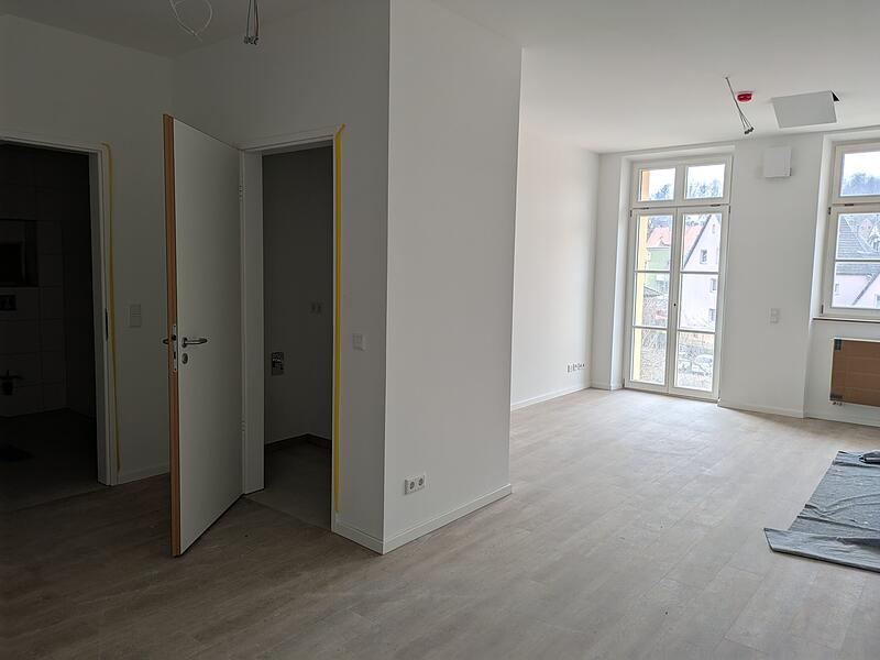 Jugendhaus Münnerstadt der Augustiner wird betreutes Wohnen der Carl von Heß SozialstiftungSanierung Münnerstädter Jugendhaus (Stand März) Eine Wohnung im Obergeschoss. Balkone werden noch montiert.