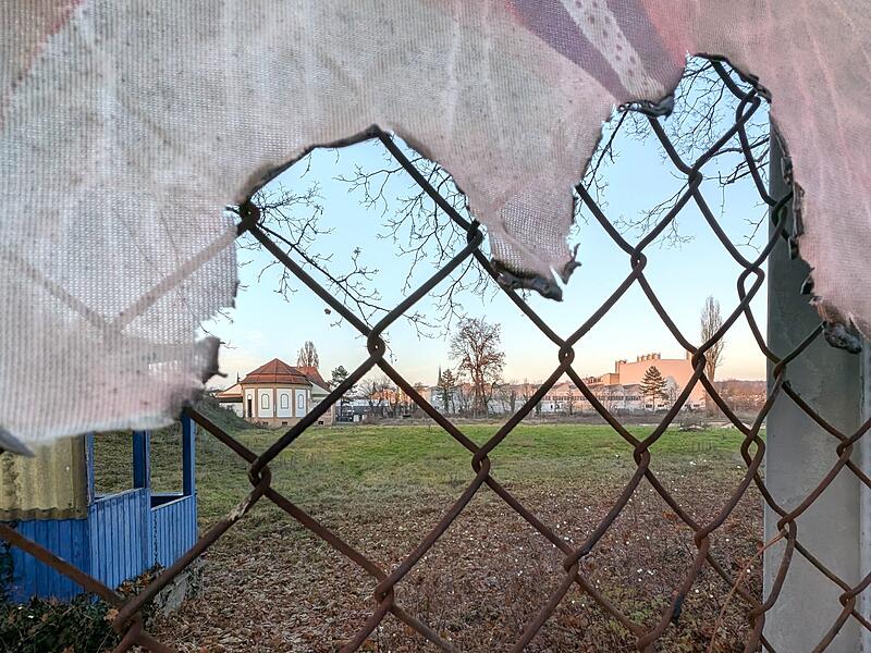Man solle ein Buch nicht nach seinem Cover beurteilen, hei&szlig;t es. Beim Philosophenviertel Forchheim bleibt einem seit Jahren nichts anderes &uuml;brig. Das Ergebnis: ern&uuml;chternd. Auch was die Frage nach dem ausstehenden Gerichtsverfahren betrifft.