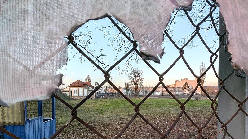 Philosophenviertel ForchheimForchheim & Fränkische Schweiz Man solle ein Buch nicht nach seinem Cover beurteilen, heißt es. Beim Philosophenviertel Forchheim bleibt einem seit Jahren nichts anderes übrig. Das Ergebnis: ernüchternd. Auch was die Frage nach dem ausstehenden Gerichtsverfahren betrifft.