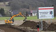 Die Erschließungsarbeiten für das Gewerbegebiet in Woffendorf schreiten voran. Ob dort einmal Wohnmobile in einem Garagenhof abgestellt werden dürfen, steht noch in den Sternen. Der Bauausschuss befasste sich mit dem Vorhaben von Marco Freitag. Die endgültige Entscheidung steht noch aus. Die Erschließungsarbeiten für das Gewerbegebiet in Woffendorf schreiten voran. Ob dort einmal Wohnmobile in einem Garagenhof abgestellt werden dürfen, steht noch in den Sternen. Der Bauausschuss befasste sich mit dem Vorhaben von Marco Freitag. Die endgültige Entscheidung steht noch aus.