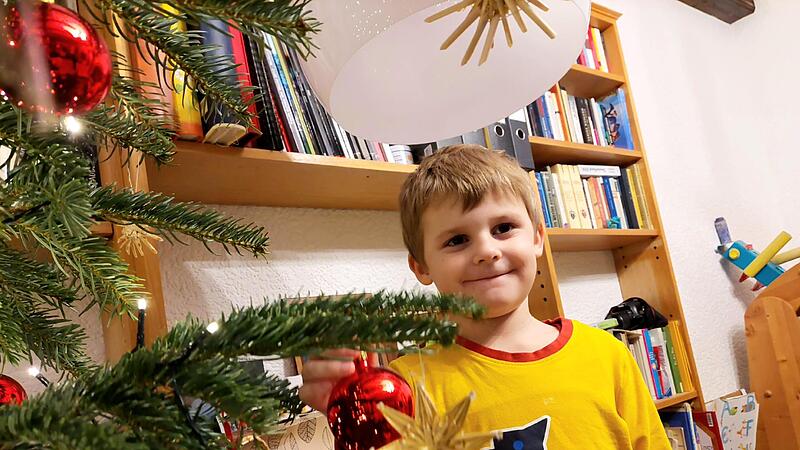 Beim sechsj&auml;hrigen Henry steht der Baum bereits seit dem 3. Advent.Forchheim & Fr&auml;nkische Schweiz