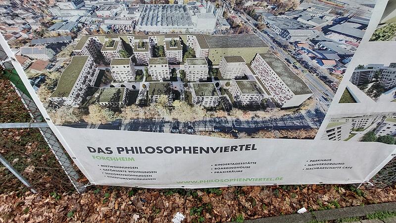 Mehr als dieses Transparent ist von Forchheims gr&ouml;&szlig;tem Wohnbauprojekt der vergangenen Jahre noch nicht zu sehen. Wie es nun beim Philosophenviertel weitergehen k&ouml;nnte.