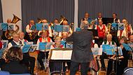 Als wahrer Publikumsmagnet erwies sich das Weihnachtskonzert des Senioren-Blasorchesters Unterfranken, das nicht nur den großen Saal der Musikakademie, sondern auch noch die Gänge füllte. Als wahrer Publikumsmagnet erwies sich das Weihnachtskonzert des Senioren-Blasorchesters Unterfranken, das nicht nur den großen Saal der Musikakademie, sondern auch noch die Gänge füllte.