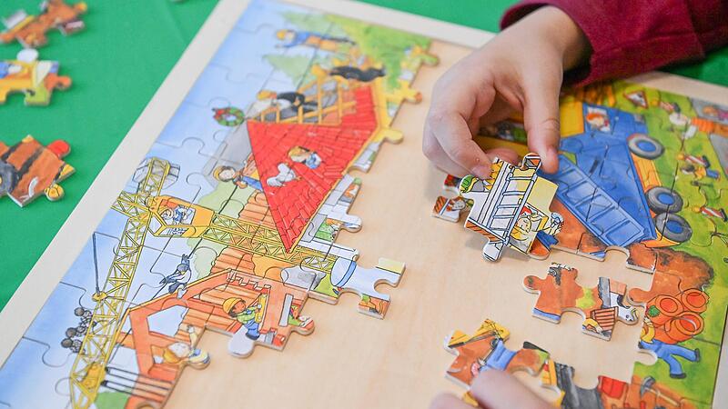 Fehlende Puzzleteile: F&uuml;r viele Eltern im Landkreis wird sich der Wunsch nach einem Kitaplatz wohl nicht erf&uuml;llen. Der Grund liegt nicht nur darin, dass es zu wenige Pl&auml;tze gibt.Forchheim & Fr&auml;nkische Schweiz