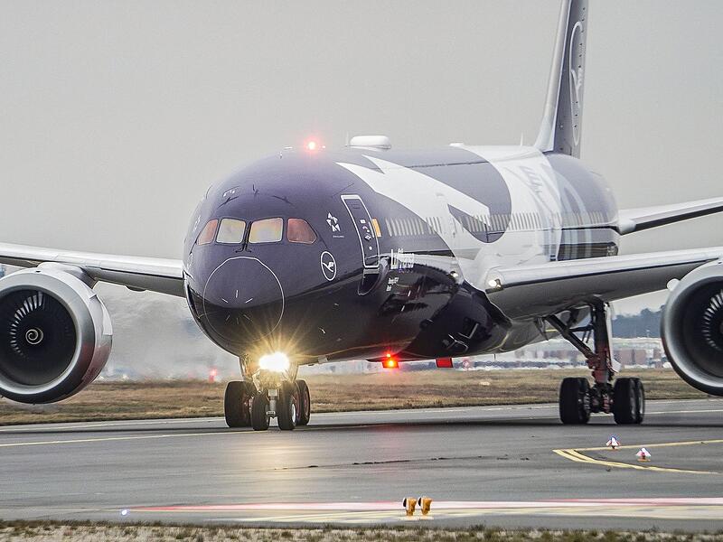 Boeing 787-9 mit Sonderlackierung &laquo;100 Jahre Lufthansa&raquo;