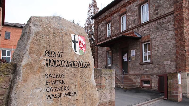 Bisher ist der Bauhof in der Rote-Kreuz-Stra&szlig;e angesiedelt, ab 2024 soll ein Neubau im Thulbafeld entstehen.