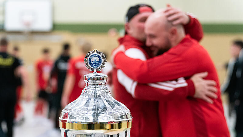 Bildergalerie: SV Weilersbach gewinnt Veldensteiner Cup 2026 Freude pur beim SV Weilersbach: Nach 20-jähriger Durststrecke gewann die Gloria ihr Dreikönigsturnier in der Ehrenbürghalle.