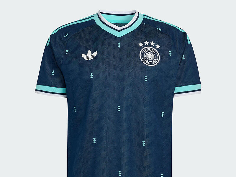 Das vorerst letzte DFB-Trikot aus dem Hause Adidas: Das blaue Ausw&auml;rtstrikot f&uuml;r die WM 2026.