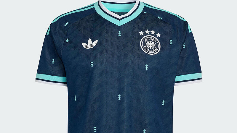 Das vorerst letzte DFB-Trikot aus dem Hause Adidas: Das blaue Ausw&auml;rtstrikot f&uuml;r die WM 2026.