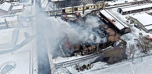 Die v&ouml;llig ausgebrannte Scheune stand nur wenige Meter vom Schloss Eyrichshof entfernt.