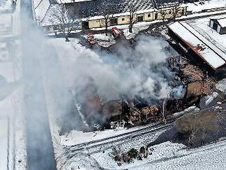Die v&ouml;llig ausgebrannte Scheune stand nur wenige Meter vom Schloss Eyrichshof entfernt.
