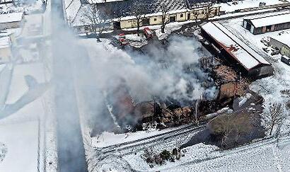 Die v&ouml;llig ausgebrannte Scheune stand nur wenige Meter vom Schloss Eyrichshof entfernt.