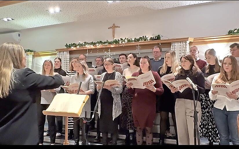 Gemeinsamer Auftritt: M&auml;nnerchor und KlangALLEe.