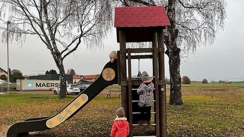 Die aktuelle Rutsche ist zu groß für kleine Kinder. Die aktuelle Rutsche ist zu groß für kleine Kinder.