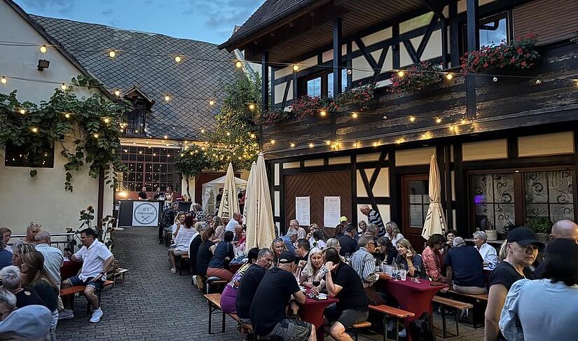 Der Innenhof der Kunstschmiede Drebinger bietet die ideale Kulisse für das Hofweinfest.Gerd Ankermann Der Innenhof der Kunstschmiede Drebinger bietet die ideale Kulisse für das Hofweinfest.Gerd Ankermann