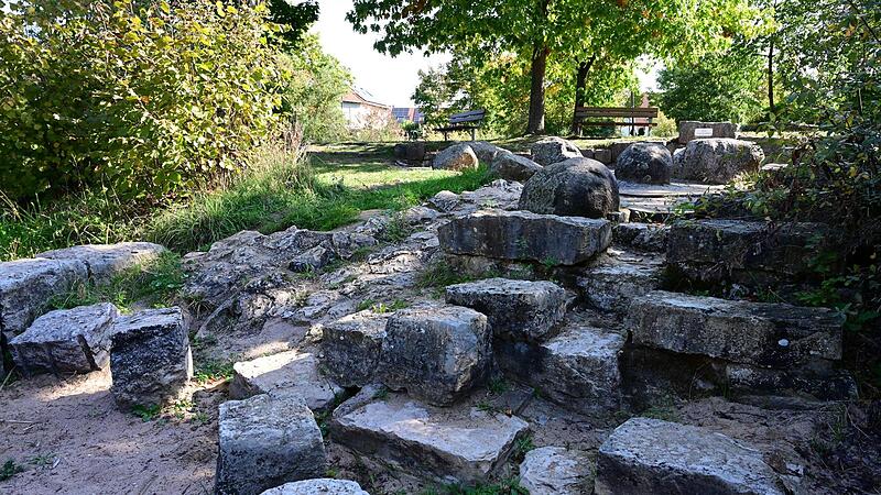 Der Wasserspielplatz &bdquo;In der Hut&ldquo; in Baiersdorf ist ausgetrocknet.