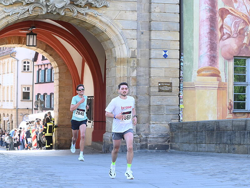 Weltkulturerbelauf 2025: Rund 3700 Athletinnen und Athleten nahmen de Halbmarathon, den Sparkassen-Lauf, in Angriff.