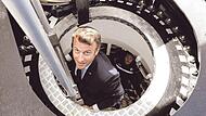 Frankreichs Präsident Emmanuel Macron steigt aus dem neuen französischen Atom-U-Boot „Suffren“.    Frankreichs Präsident Emmanuel Macron steigt aus dem neuen französischen Atom-U-Boot „Suffren“.   