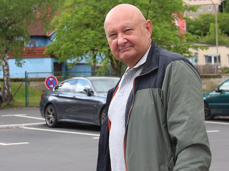 Peter Ebertsch nach einem Termin in Kronach. Als Kreisrat wird der Pensionär weiterhin aktiv sein. Peter Ebertsch nach einem Termin in Kronach. Als Kreisrat wird der Pensionär weiterhin aktiv sein.