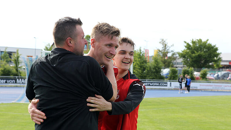 In der Relegation gegen Burghaslach stieg die SG Lisberg/Trabelsdorf im Vorjahr auf. Stanislaw Nikoforow (Mitte) schnuppert nun am Durchmarsch in die Kreisliga.