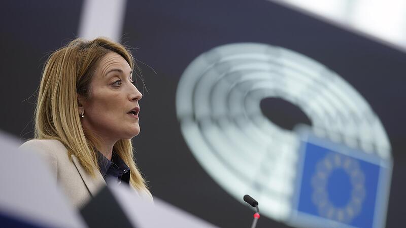 Bekommt auch merkw&uuml;rdige Geschenke: Roberta Metsola, Pr&auml;sidentin des Europ&auml;ischen Parlaments.