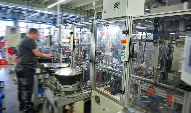 In der Fertigung bei Wieland Electric Bamberg.