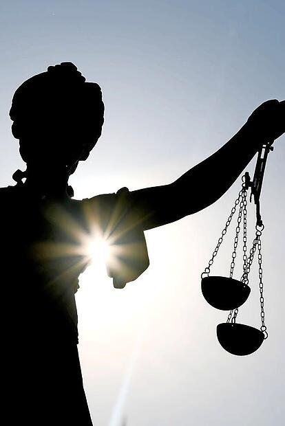 Ein 43-jähriger Hausmeister musste sich vor dem Amtsgericht Lichtenfels verantworten. Er mit einem dubiosen Dokument im Auto unterwegs – offensichtlich nicht zum ersten Mal. Ein 43-jähriger Hausmeister musste sich vor dem Amtsgericht Lichtenfels verantworten. Er mit einem dubiosen Dokument im Auto unterwegs – offensichtlich nicht zum ersten Mal.