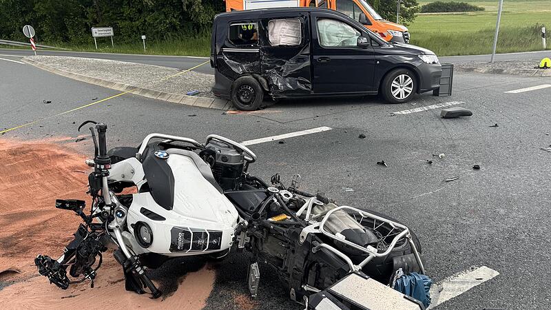 Ein Motorradfahrer wird bei Untersteinach schwer verletzt. Ein Motorradfahrer wird bei Untersteinach schwer verletzt.