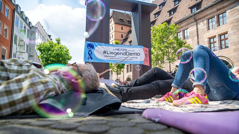 &laquo;Liegend-Demos&raquo; zum &laquo;International ME/CFS Awareness Day&raquo;
