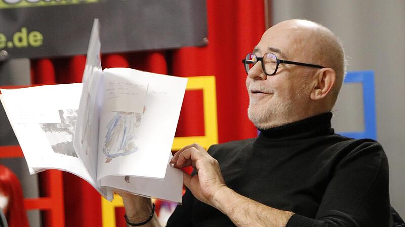 F&uuml;r die Kost&uuml;me der 100 Schauspieler auf dem Wehlitzer Berg sorgt Wolfram M&uuml;ller Broeder. Seine skizzierten Entw&uuml;rfe m&uuml;ssen fast alle neu angefertigt werden.