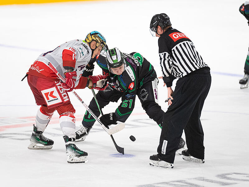 Samuel Eriksson (rechts) brachte die Alligators am Dienstagabend gegen Garmisch in Front. F&uuml;r Z&auml;hlbares reichte es f&uuml;r H&ouml;chstadt allerdings nicht.