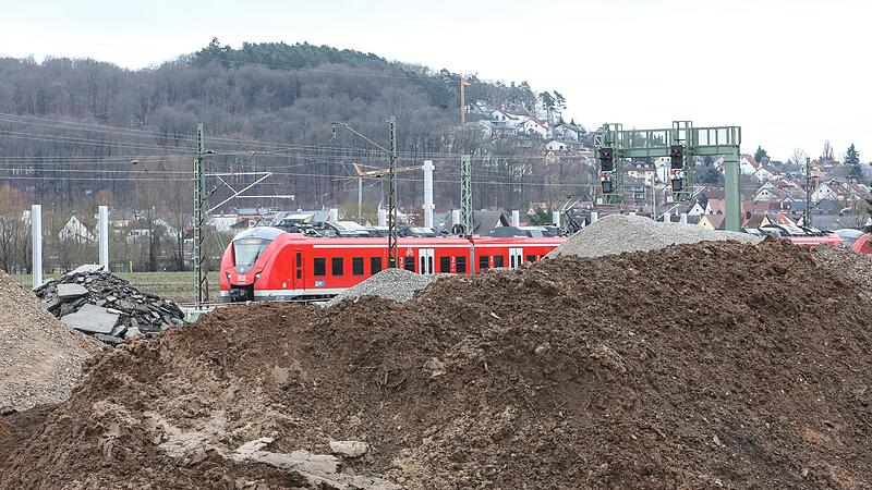 Die umfangreichen Bauarbeiten beeinträchtigen nicht nur den Zugverkehr auf der Strecke von Forchheim  nach Bamberg.Forchheim & Fränkische Schweiz