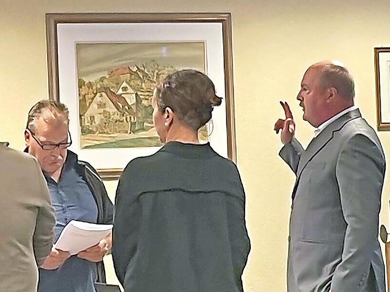 B&uuml;rgermeister Martin Kaiser legt den Amtseid ab.