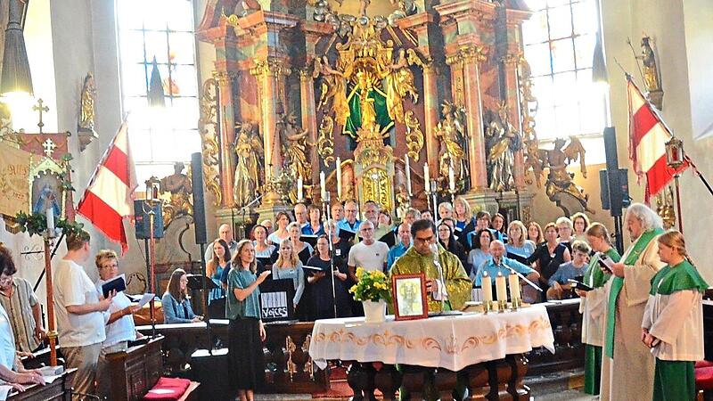 Ein beeindruckender Dankgottesdienst ber&uuml;hrte Seele und Herz der Gottesdienstbesucher. Der Chor Spirit Voices dankte f&uuml;r eine 35-j&auml;hrige Erfolgsgeschichte mit herzergreifenden Liedern. Der Zelebrant, Pater Ignatius, verabschiedete sich aus der Url...