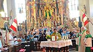 Ein beeindruckender Dankgottesdienst ber&uuml;hrte Seele und Herz der Gottesdienstbesucher. Der Chor Spirit Voices dankte f&uuml;r eine 35-j&auml;hrige Erfolgsgeschichte mit herzergreifenden Liedern. Der Zelebrant, Pater Ignatius, verabschiedete sich aus der Url...